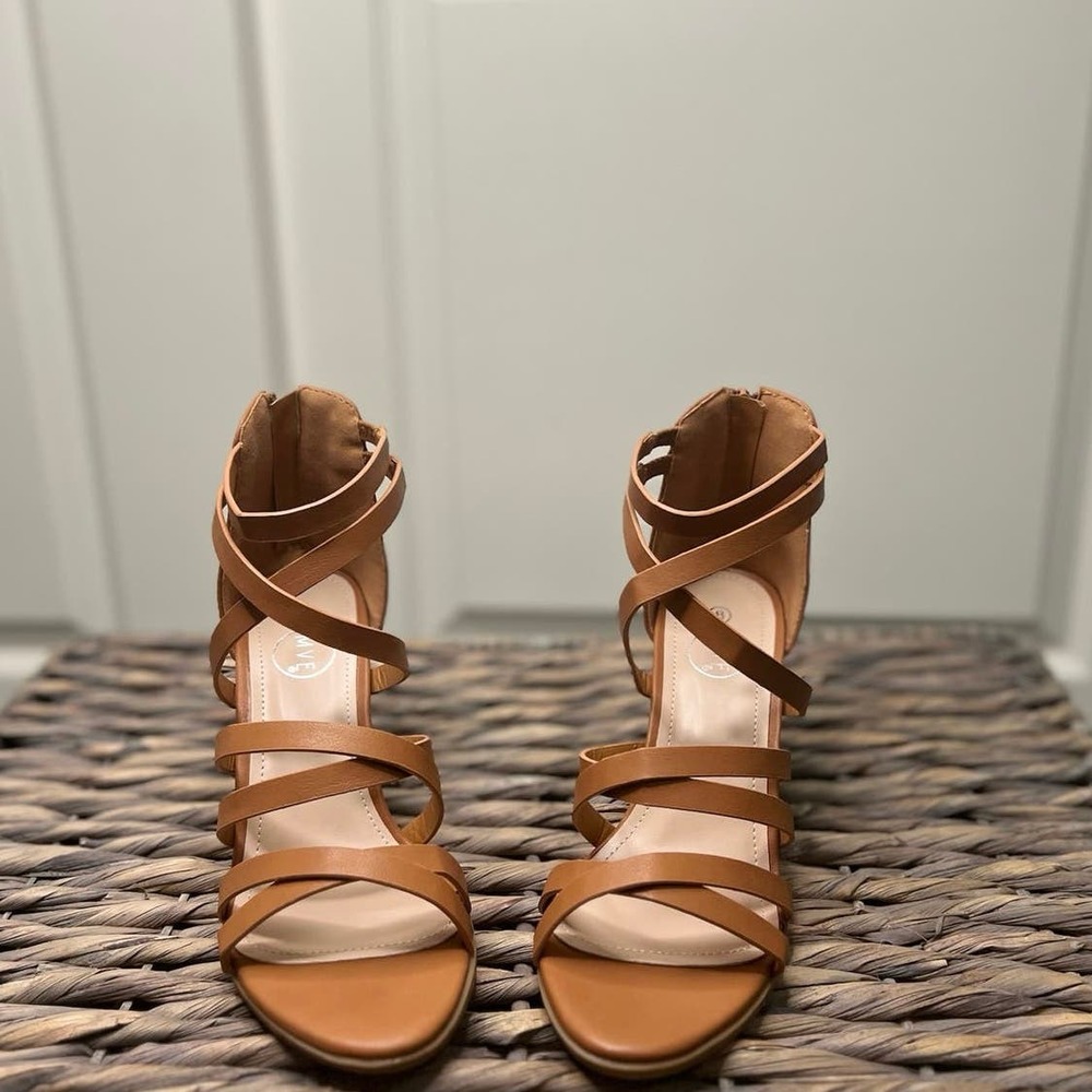 NWT MVE sz 8 womens Manner strappy open toe sandal 0914 0824